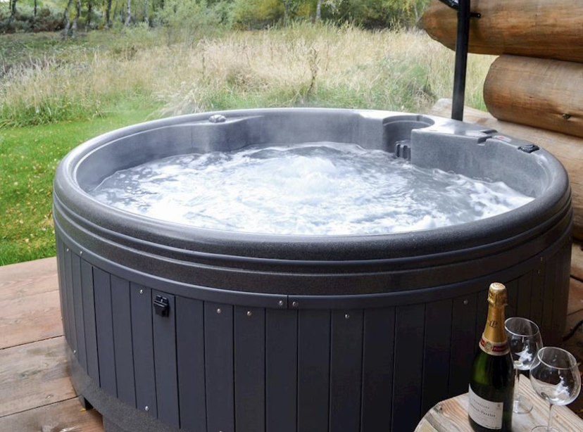 Hot Tub Hire Sutton Coldfield — RL Social 5+ party tub